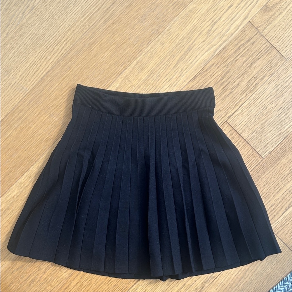 Heartloom Black Pleated Skirt